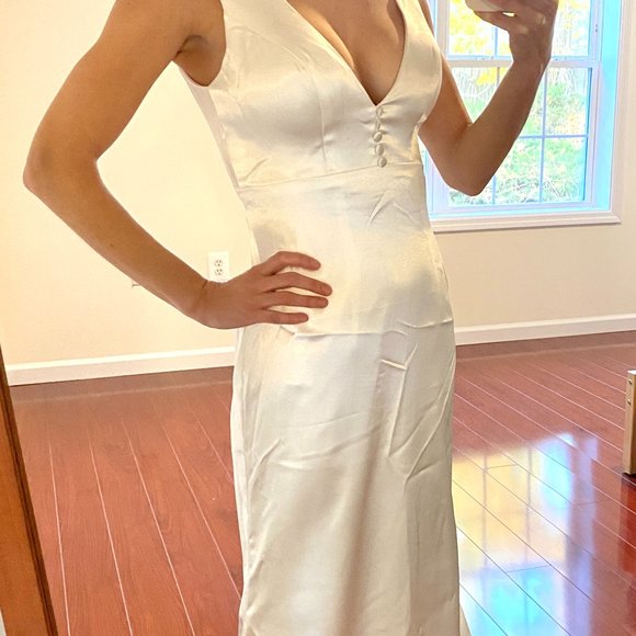 New Sheath/Column Satin Sleeveless V-neck Ivory Dress, Wedding or Engagement - Picture 2 of 5